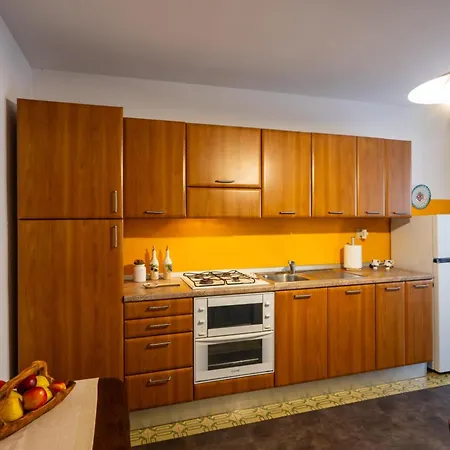 Francesca's House, Ospitar Ceto